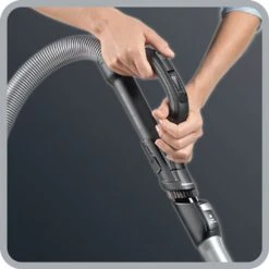 Rabatt ⌛ Rowenta RO7473 Silence Force Allergy+ Bodenstaubsauger Mit Beutel (große Staubbeutelkapazität: 4,5 Liter, Extrem Leise, Hocheffiziente Bodendüse, Langlebiger EffiTech-Motor) Schwarz/rot 🎉 -Rowenta Verkäufe unnamed file 1289